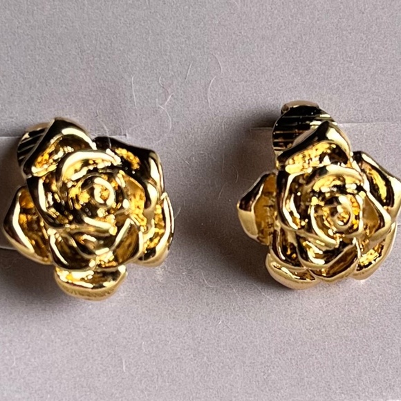 VINTAGE (1988) AVON  SCULPTURED ROSE CLIP ON EARRINGS - Picture 1 of 4